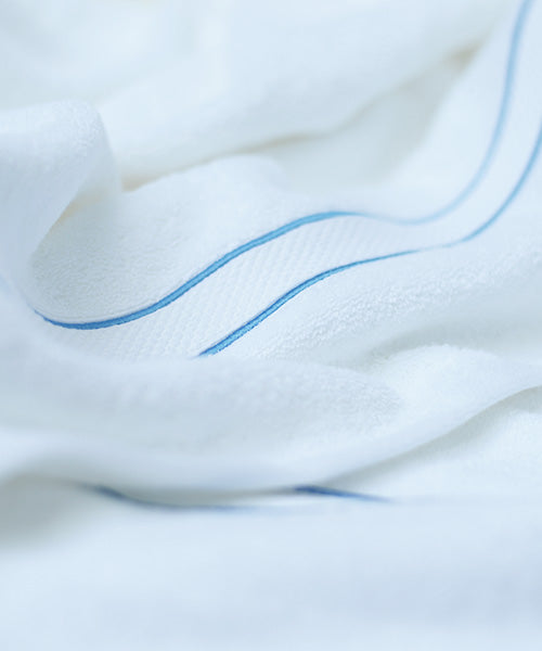 Blue Cording White Bath Towels