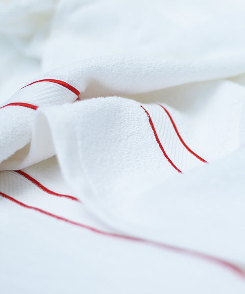 Red Cording White Bath Towels