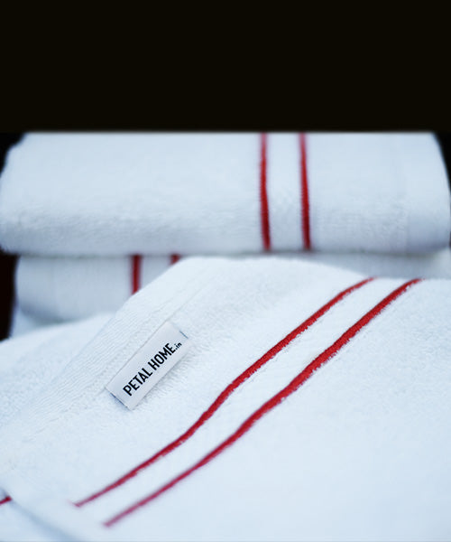 Red Cording White Face Towels - Set of 4